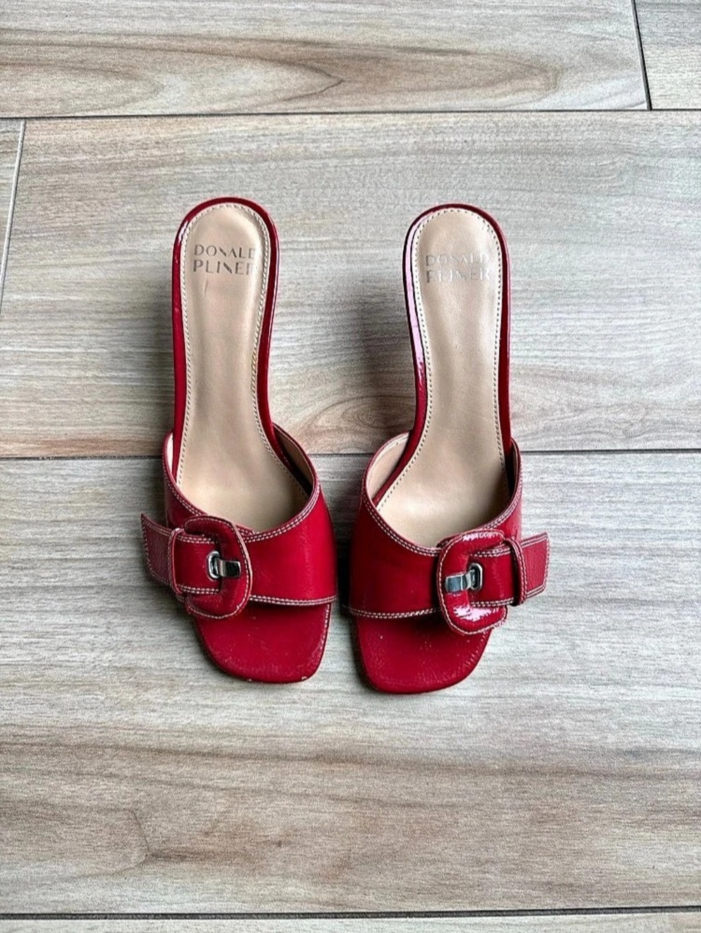 Donald Pliner Genuine Leather Gamine Kitten Heels silver buckle Y2K Carrie